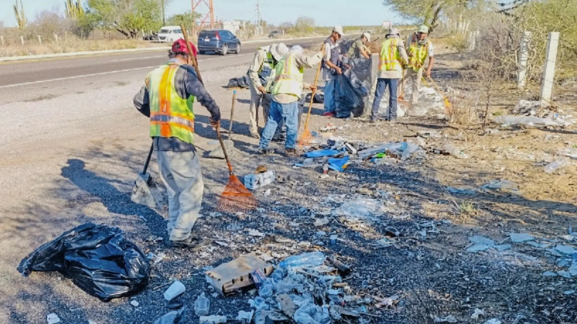 limpieza de basura en carretera 